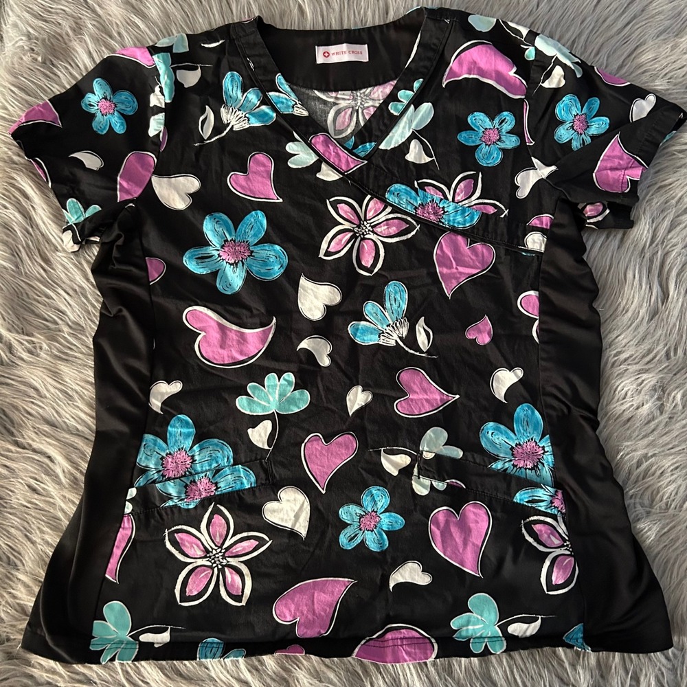 White Cross Scrub Top Women Size Large Floral Short Sleeve Work Shirt Flower Top